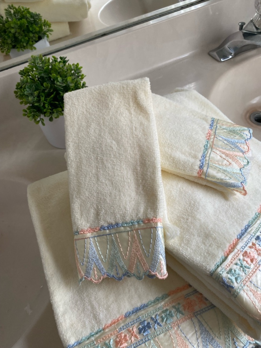 Avanti Cream Bath Towel Set with Pastel Embroidered Trim